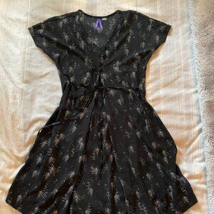 Seraphine maternity/nursing dress size US 2